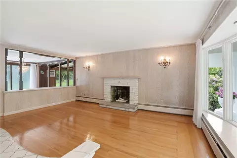 Living - 14 Cardinal Rd, Cranston, RI 02921 photo 4 of 4