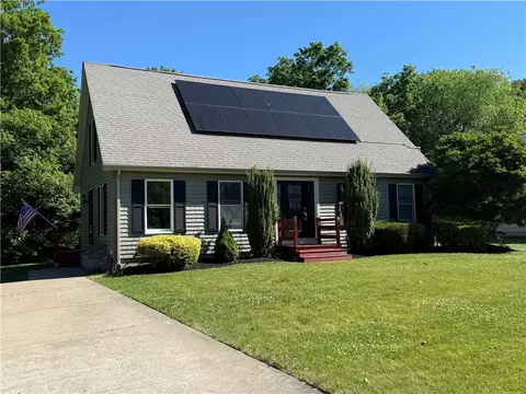 9 Michael Dr, Bristol, RI 02809