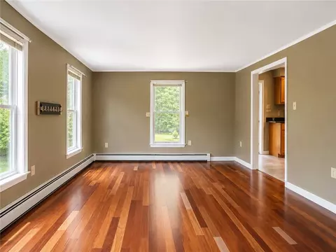 Living - 9 Michael Dr, Bristol, RI 02809 photo 2 of 6