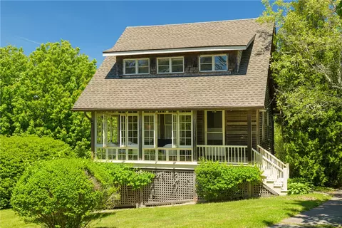 6 Chapel Pl, Westerly, RI 02891