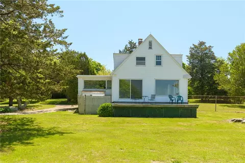 Exterior - 8 Chapel Pl, Westerly, RI 02891 photo 2 of 3