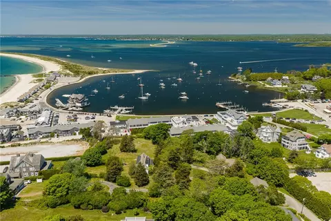 8 Chapel Pl, Westerly, RI 02891