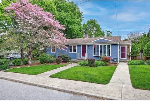 135 Foote St, Barrington, RI 02806