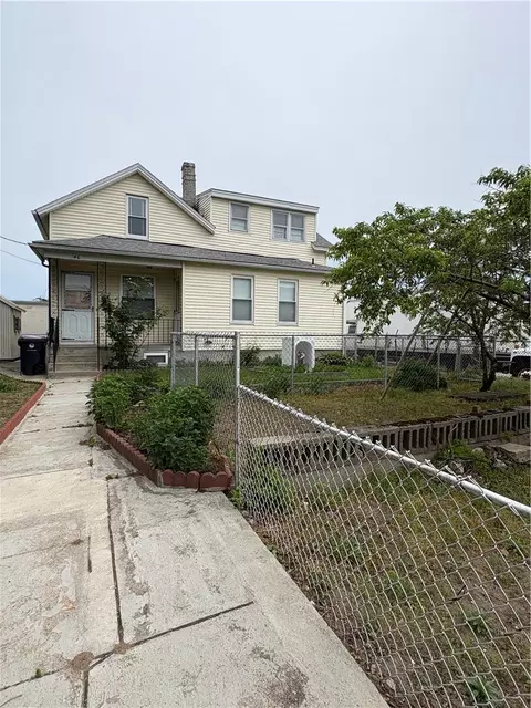 46 Humboldt Ave, Pawtucket, RI 02860