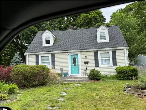 105 Lake Dr, North Kingstown, RI 02852