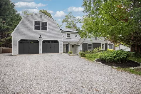 30 Standish Rd, Jamestown, RI 02835