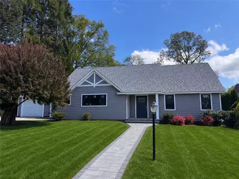 61 Applegate Rd, Cranston, RI 02920