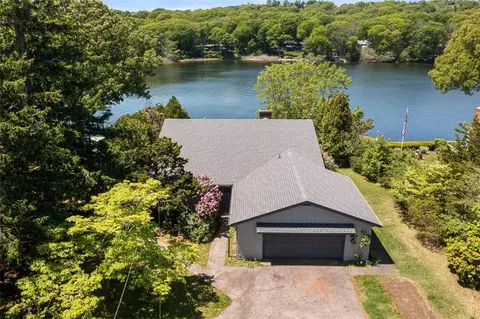 28 Lakeside Dr, Narragansett, RI 02882