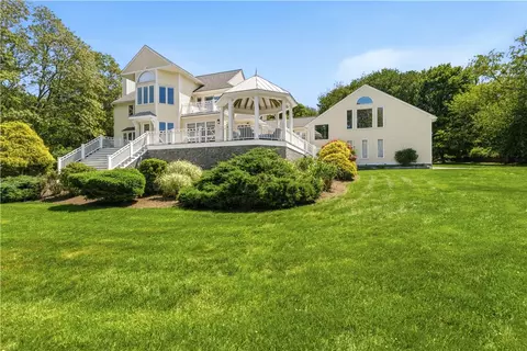 38 Gondola Ave, Jamestown, RI 02835
