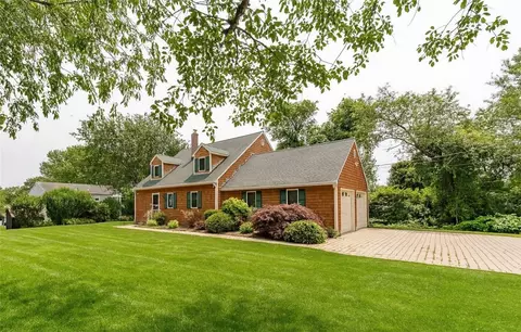 10 Cross Rd, Narragansett, RI 02882