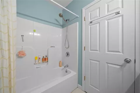 Bath - 145 High St #C, Westerly, RI 02891 photo 3 of 3