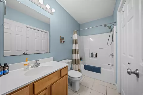 Bath - 145 High St #C, Westerly, RI 02891 photo 1 of 3