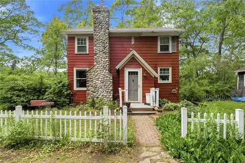 25 Pineland St, North Kingstown, RI 02852