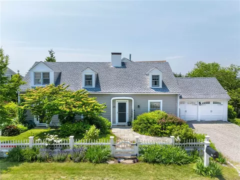 25 Leonard Bodwell Rd, Narragansett, RI 02882