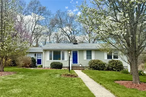 5 Sunnyside Dr, Westerly, RI 02891