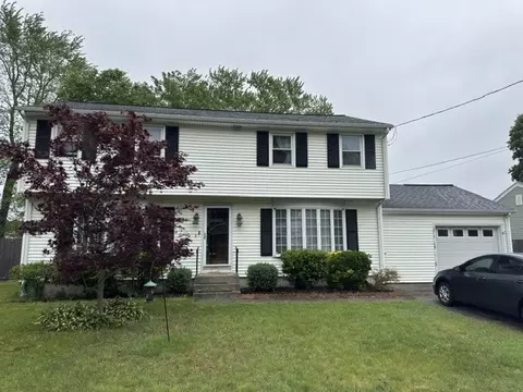 40 Pettis Dr, Warwick, RI 02889