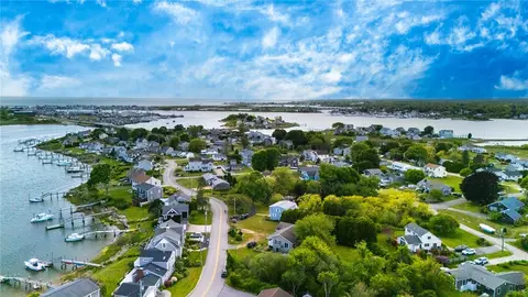 84 E Shore Rd, Narragansett, RI 02882