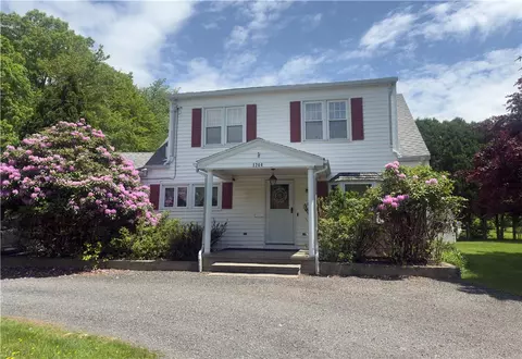 1264 Chopmist Hill Rd, Scituate, RI 02857