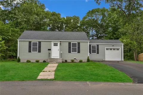 142 Yucatan Dr, Warwick, RI 02889