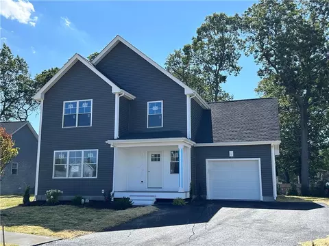 48 Child Ln, Warwick, RI 02886