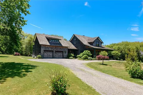 65 Blueberry Ln, Jamestown, RI 02835
