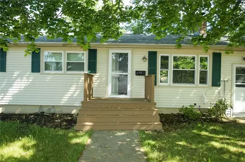 23 Perkins St, Warwick, RI 02886