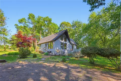 22 A Bridgetown Rd, Narragansett, RI 02882