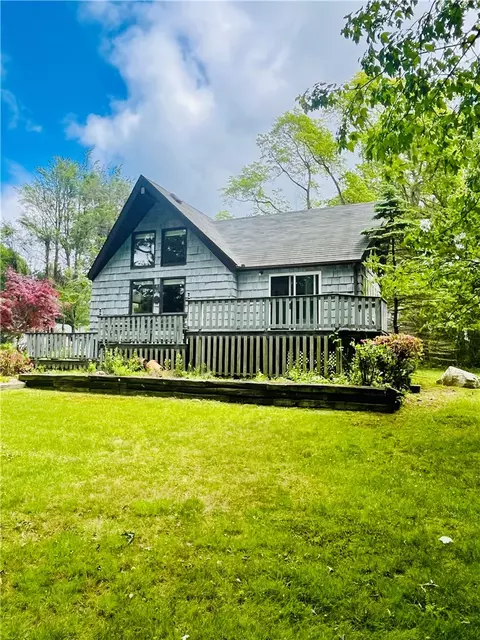 22 Bridgetown Rd, Narragansett, RI 02882