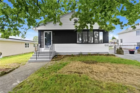 216 Toledo Ave, Pawtucket, RI 02860