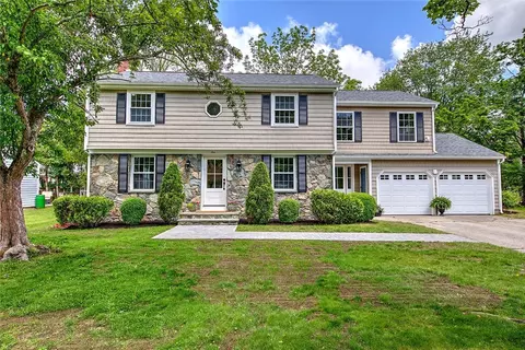 1 Cheshire Dr, Barrington, RI 02806