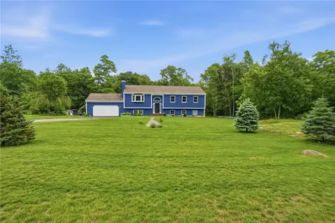 7 Fox Ridge Dr, Richmond, RI 02898