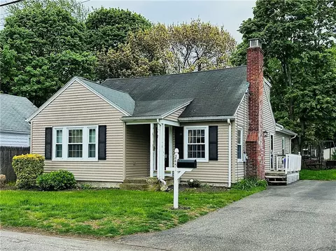 245 Hughes Ave, Pawtucket, RI 02861