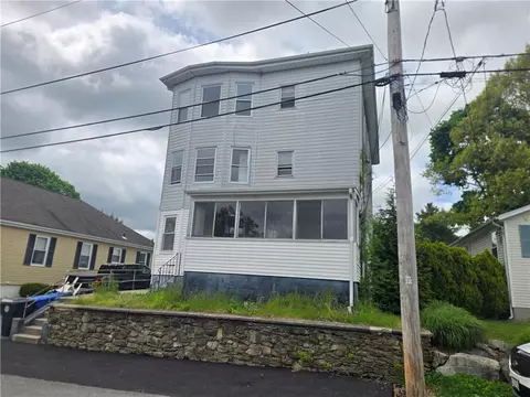 30 Cumberland St, Cumberland, RI 02864