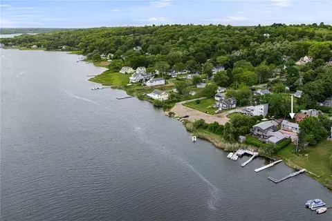 39 Edwards Ave, South Kingstown, RI 02879