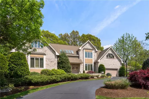 7 Oak Tree Ln, Cranston, RI 02920