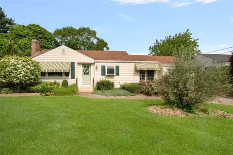 67 Plantation Dr, Cranston, RI 02920