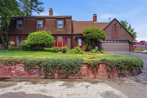 34 Robin Ln, West Warwick, RI 02893