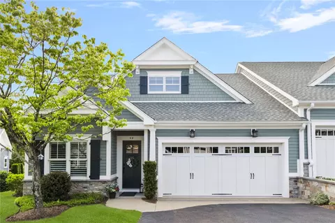 48 Travelers Ct, East Greenwich, RI 02818
