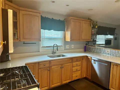 Kitchen - 88 Glenbrook Rd, Warwick, RI 02889 photo 2 of 4