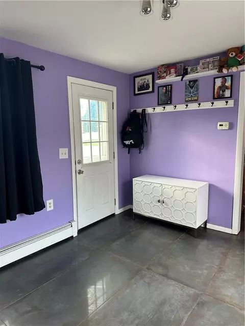 Entry Way - 88 Glenbrook Rd, Warwick, RI 02889 photo 1 of 5