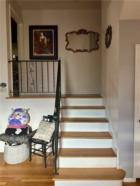 Entry Way - 88 Glenbrook Rd, Warwick, RI 02889 photo 4 of 5