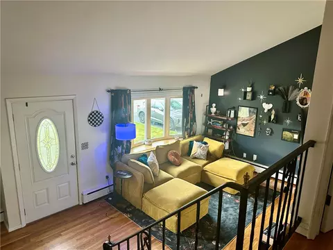 Entry Way - 88 Glenbrook Rd, Warwick, RI 02889 photo 2 of 5