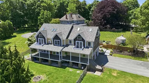 2269 E Main Rd, Portsmouth, RI 02871