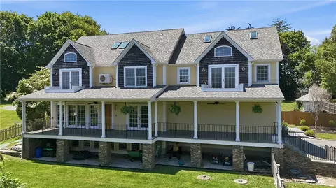 2269 E Main Rd, Portsmouth, RI 02871