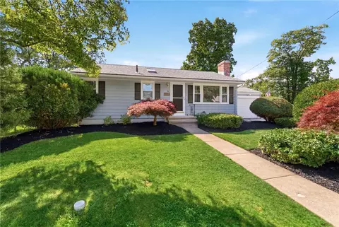 81 Mount View Dr, Cranston, RI 02920
