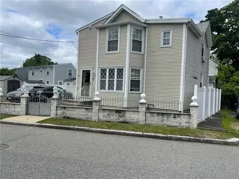 50 Washington Ave, Riverside, RI 02915