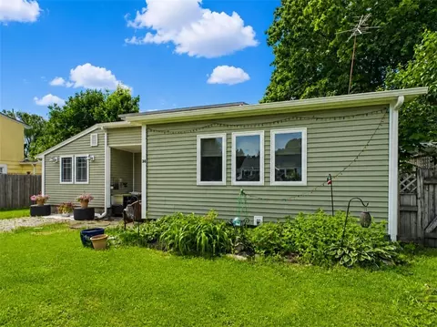36 Maple St, South Kingstown, RI 02879