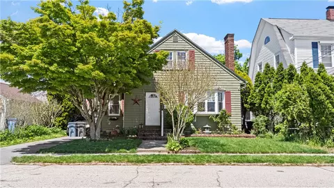 19 Griswold Ave, Cranston, RI 02910