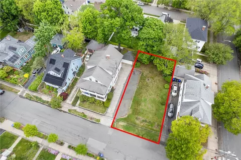137 Sharon St, Providence, RI 02908