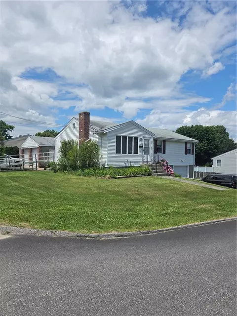 28 City View Pkwy, Johnston, RI 02919